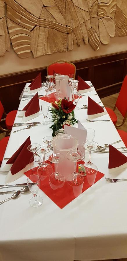 Hotel Drei Schwanen - Ristorante Due Fratelli Hohenstein-Ernstthal Exteriör bild