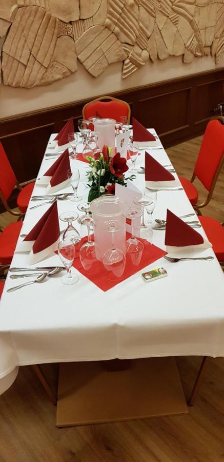 Hotel Drei Schwanen - Ristorante Due Fratelli Hohenstein-Ernstthal Exteriör bild