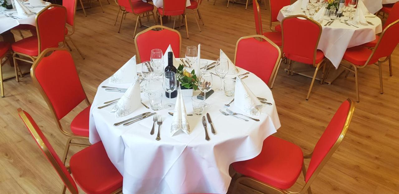 Hotel Drei Schwanen - Ristorante Due Fratelli Hohenstein-Ernstthal Exteriör bild