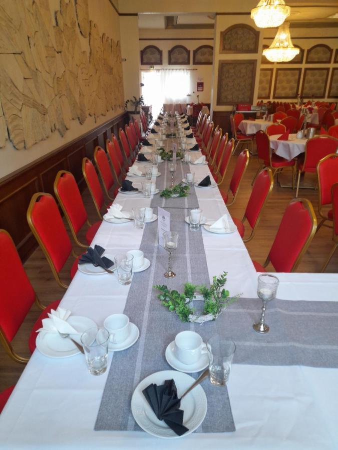 Hotel Drei Schwanen - Ristorante Due Fratelli Hohenstein-Ernstthal Exteriör bild