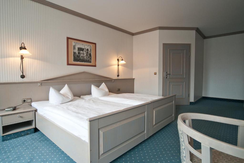 Hotel Drei Schwanen - Ristorante Due Fratelli Hohenstein-Ernstthal Rum bild