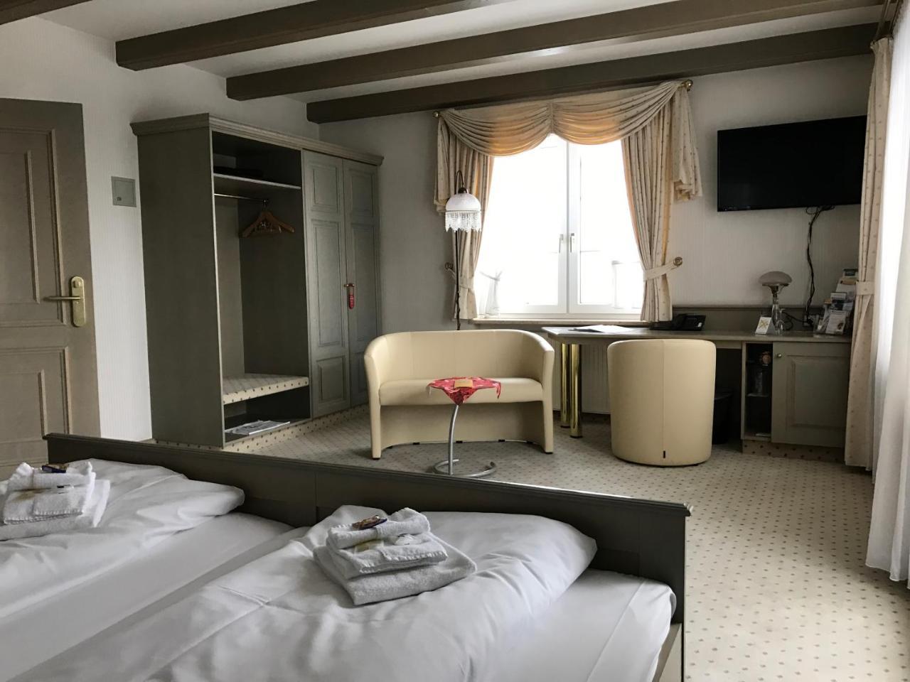 Hotel Drei Schwanen - Ristorante Due Fratelli Hohenstein-Ernstthal Exteriör bild