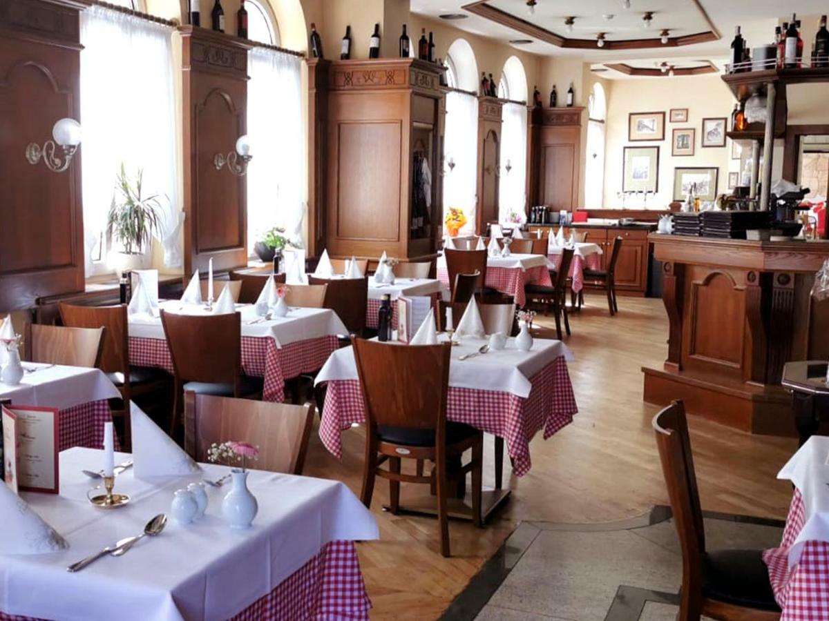 Hotel Drei Schwanen - Ristorante Due Fratelli Hohenstein-Ernstthal Exteriör bild