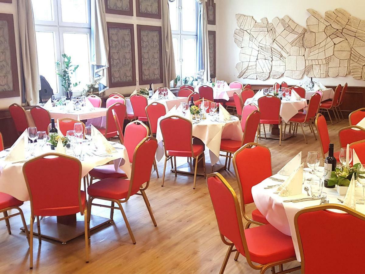 Hotel Drei Schwanen - Ristorante Due Fratelli Hohenstein-Ernstthal Exteriör bild